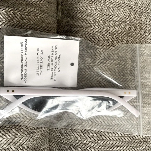 NWT White Slim-Lens Sunglasses, Retro, 50’s, by INDY - Picture 10 of 14